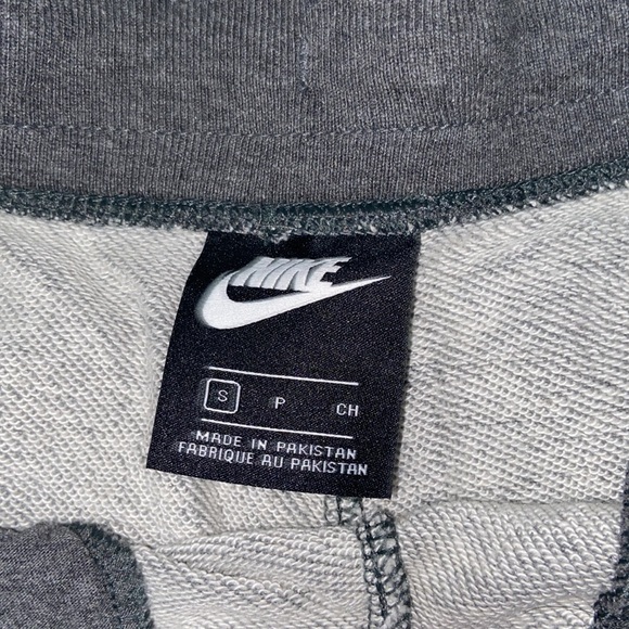 Nike grey shorts - Picture 3 of 3